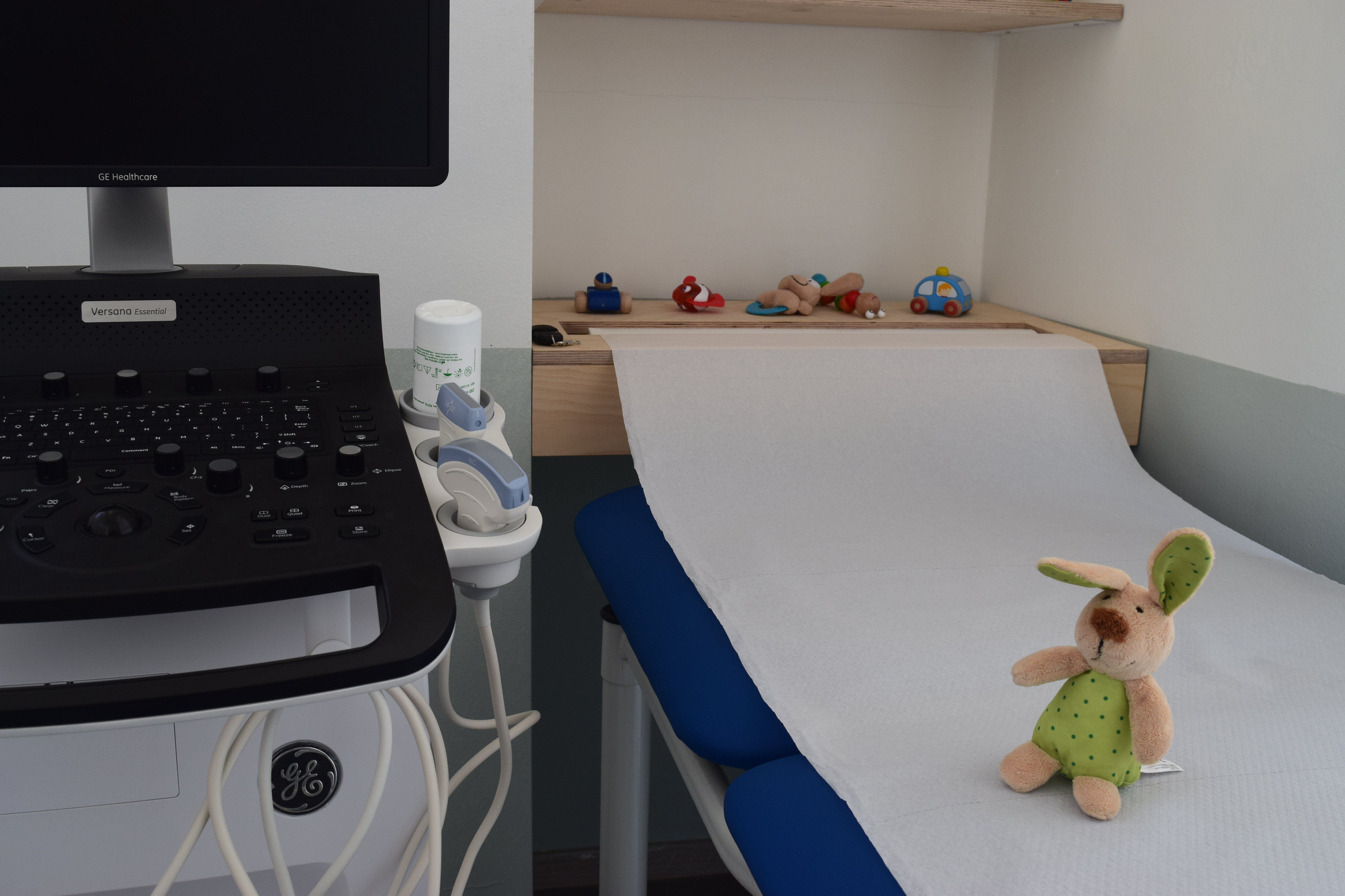 παιδίατρος με υπέρηχο